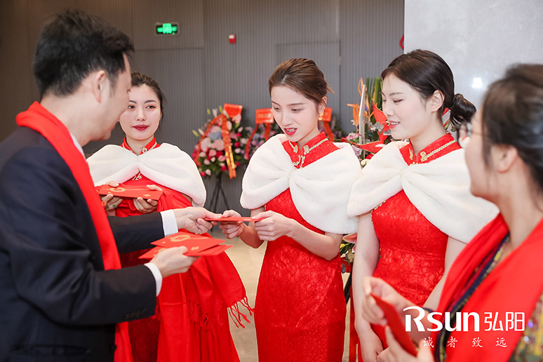 2019弘陽(yáng)集團(tuán)上?？偛繂⒂脙x式